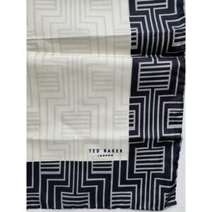 NWOT Ted Baker London Silk Pocket Square in Black and White